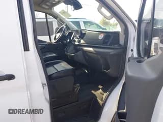 ✅ 2022 Ford Transit Passenger XLT • VIN: 1FBAX2Y8XNKA67257 • Lot: 43650132. Wystawiony na IAAI z przebiegiem 197 818 mil. Bezpłatny archiwum sprzedaży aukcyjnych z USA i szczegółowy raport historii pojazdu na DreamBid. Zdjęcie 5.