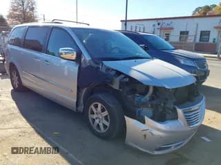 ✅ 2012 Chrysler Town & Country Touring L • VIN: 2C4RC1CG2CR150599 • Lot: 43664116. Wystawiony na IAAI z przebiegiem 219 526 mil. Bezpłatny archiwum sprzedaży aukcyjnych z USA i szczegółowy raport historii pojazdu na DreamBid. Zdjęcie 1.