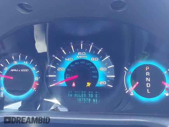 ✅ 2012 Ford Fusion SE • VIN: 3FAHP0HA9CR253758 • Lot: 43560812. Wystawiony na IAAI z przebiegiem 187 578 mil. Bezpłatny archiwum sprzedaży aukcyjnych z USA i szczegółowy raport historii pojazdu na DreamBid. Zdjęcie 7.