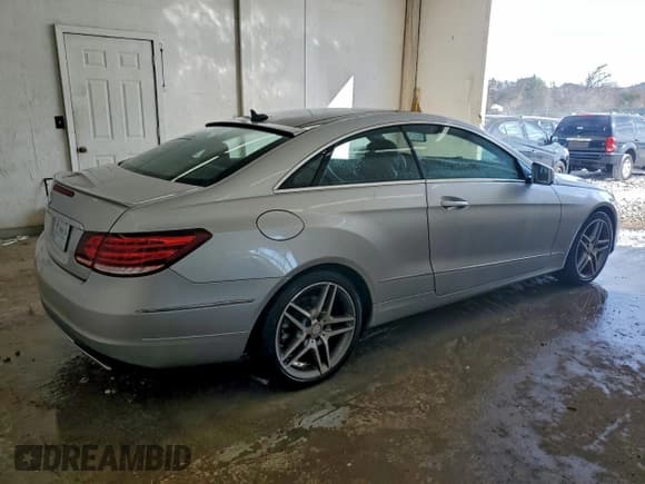 ✅ 2014 Mercedes-Benz E 350 • VIN: WDDKJ5KB3EF248917 • Lot: 93278035. Wystawiony na Copart z przebiegiem 150 775 mil. Bezpłatny archiwum sprzedaży aukcyjnych z USA i szczegółowy raport historii pojazdu na DreamBid. Zdjęcie 3.