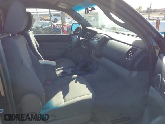 ✅ 2011 Toyota Tacoma • VIN: 5TFPX4EN9BX001390 • Lot: 43605165. Listed on IAAI with 125,923 mi. Free auction sales archive from the USA and detailed vehicle history report at DreamBid. Image 5.