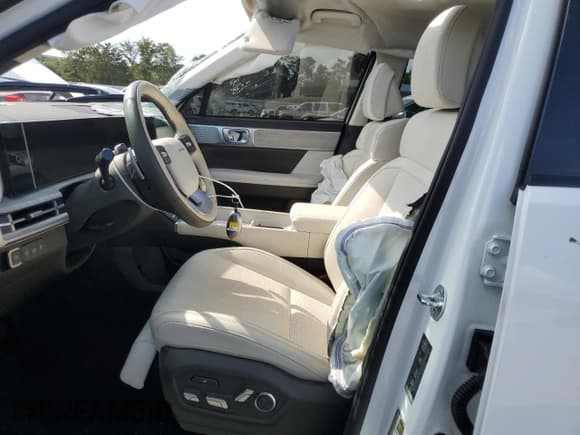 ✅ 2025 Hyundai Santa Fe Calligraphy • VIN: 5NMP5DGL9SH082417 • Lot: 84039195. Listed on Copart with 9,995 mi. Free auction sales archive from the USA and detailed vehicle history report at DreamBid. Image 7.