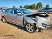 ✅ 2013 Volkswagen Passat SE • VIN: 1VWBH7A3XDC109974 • Лот: 71859515. Опубликован ранее на Copart с пробегом 153 723 миль. Бесплатный доступ к архиву аукционных продаж из США и подробный отчёт об истории автомобиля на DreamBid. Изображение 4.