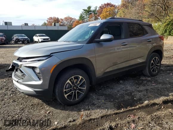 2025 Chevrolet TrailBlazer LT с VIN KL79MRSLXSB070858, выставлен на аукционе Copart как лот 90922775 с пробегом 22 677 миль миль и Чистый • Clean title. История ставок и продаж доступна на DreamBid. Изображение 1.