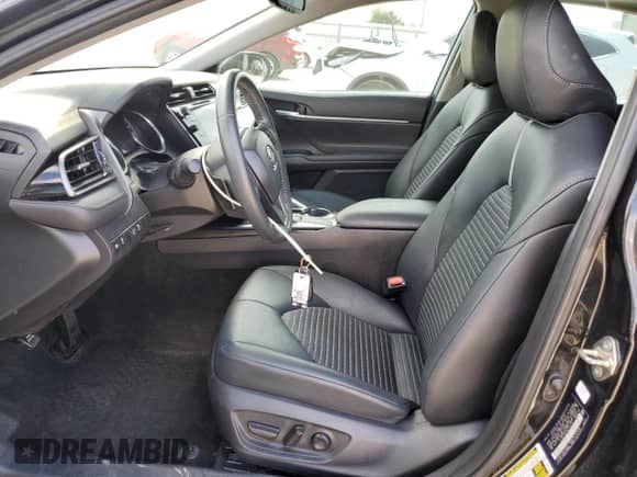 2019 Toyota Camry LE z VIN 4T1B11HK7KU772276, wystawiony jako Copart lot #85113915 z przebiegiem 85 306 mil mil oraz Szkoda całkowita • Salvage title. Historia ofert i sprzedaży dostępna na DreamBid. Obrazek 7.