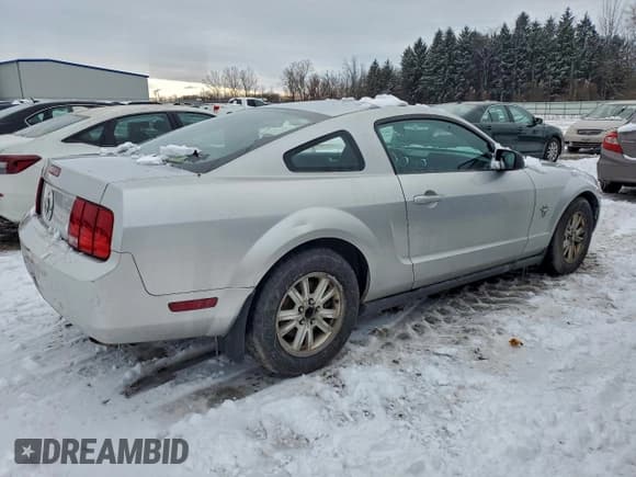 ✅ 2009 Ford Mustang • VIN: 1ZVHT80N495125584 • Лот: 94533995. Опубликован ранее на Copart с пробегом 136 571 миль. Бесплатный доступ к архиву аукционных продаж из США и подробный отчёт об истории автомобиля на DreamBid. Изображение 3.