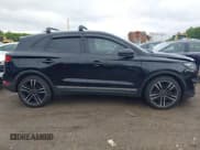 ✅ 2018 Lincoln MKC Reserve • VIN: 5LMTJ3DH3JUL03658 • Lot: 42362556. Wystawiony na IAAI z przebiegiem 183 172 mil. Bezpłatny archiwum sprzedaży aukcyjnych z USA i szczegółowy raport historii pojazdu na DreamBid. Zdjęcie 13.