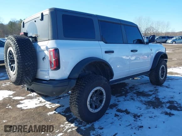 ✅ 2023 Ford Bronco • VIN: 1FMEE5DP1PLC08565 • Lot: 41610564. Wystawiony na IAAI z przebiegiem 19 244 mil. Bezpłatny archiwum sprzedaży aukcyjnych z USA i szczegółowy raport historii pojazdu na DreamBid. Zdjęcie 4.