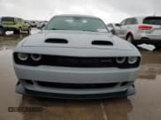 ✅ 2021 Dodge Challenger SRT Super Stock • VIN: 2C3CDZL97MH529631 • Lot: 86487574. Wystawiony na Copart z przebiegiem Nie podano. Bezpłatny archiwum sprzedaży aukcyjnych z USA i szczegółowy raport historii pojazdu na DreamBid. Zdjęcie 5.