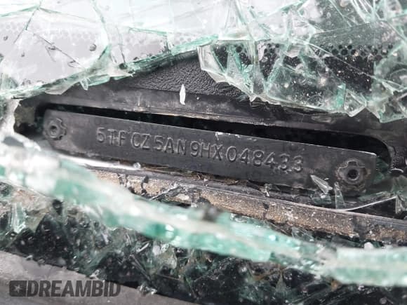 ✅ 2017 Toyota Tacoma SR5 • VIN: 5TFCZ5AN9HX048433 • Lot: 42464852. Listed on IAAI with 112,464 mi. Free auction sales archive from the USA and detailed vehicle history report at DreamBid. Image 9.