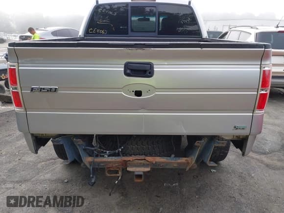 ✅ 2010 Ford F-150 XL • VIN: 1FTFW1EVXAFC03897 • Lot: 43213952. Wystawiony na IAAI z przebiegiem 195 910 mil. Bezpłatny archiwum sprzedaży aukcyjnych z USA i szczegółowy raport historii pojazdu na DreamBid. Zdjęcie 17.