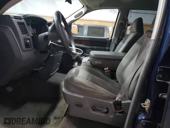 2006 Dodge 1500 Laramie z VIN 1D7HU18296S552196, wystawiony jako Copart lot #56712305 z przebiegiem 134 162 mil mil oraz Szkoda całkowita • Salvage title. Historia ofert i sprzedaży dostępna na DreamBid. Obrazek 7.