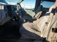 ✅ 1999 Chevrolet Suburban • VIN: 1GNFK16R6XJ448528 • Lot: 79539034. Wystawiony na Copart z przebiegiem 291 154 mil. Bezpłatny archiwum sprzedaży aukcyjnych z USA i szczegółowy raport historii pojazdu na DreamBid. Zdjęcie 7.