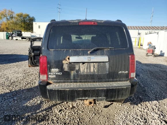 ✅ 2007 Dodge Nitro SLT • VIN: 1D8GU58K27W583315 • Lot: 91631875. Wystawiony na Copart z przebiegiem 178 854 mil. Bezpłatny archiwum sprzedaży aukcyjnych z USA i szczegółowy raport historii pojazdu na DreamBid. Zdjęcie 6.