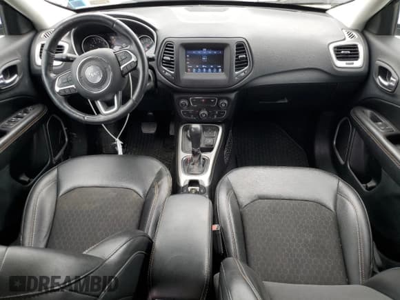 ✅ 2019 Jeep Compass Latitude • VIN: 3C4NJDBB9KT656292 • Lot: 58509595. Listed on Copart with 64,018 mi. Free auction sales archive from the USA and detailed vehicle history report at DreamBid. Image 8.