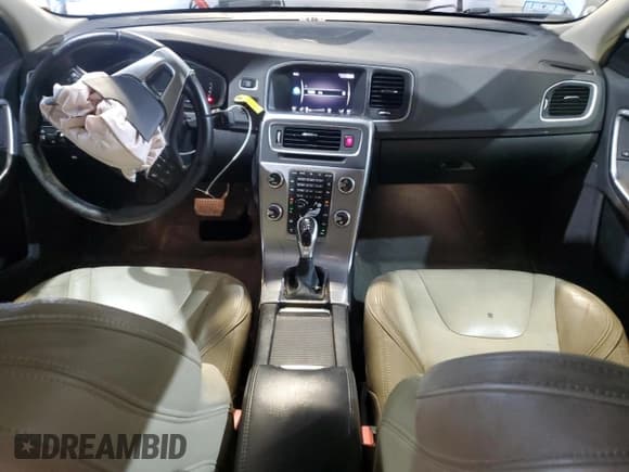 ✅ 2017 Volvo S60 Inscription Platinum • VIN: LYV402TM8HB153588 • Lot: 90798405. Listed on Copart with 131,086 mi. Free auction sales archive from the USA and detailed vehicle history report at DreamBid. Image 8.