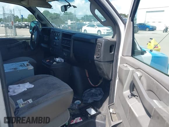 ✅ 2017 GMC Savana Cargo • VIN: 1GTW7BFF6H1139097 • Lot: 42768270. Listed on IAAI with 119,387 mi. Free auction sales archive from the USA and detailed vehicle history report at DreamBid. Image 5.