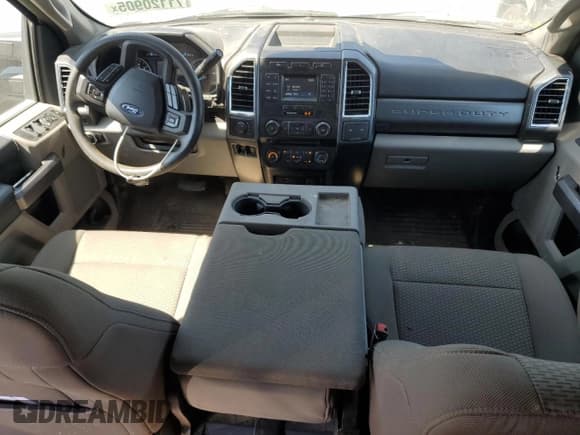 ✅ 2018 Ford F-250 XL • VIN: 1FT7W2B65JEC40322 • Lot: 71120905. Wystawiony na Copart z przebiegiem 30 900 mil. Bezpłatny archiwum sprzedaży aukcyjnych z USA i szczegółowy raport historii pojazdu na DreamBid. Zdjęcie 8.