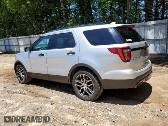 ✅ 2017 Ford Explorer Sport • VIN: 1FM5K8GT6HGD82208 • Lot: 57868365. Wystawiony na Copart z przebiegiem 77 072 mil. Bezpłatny archiwum sprzedaży aukcyjnych z USA i szczegółowy raport historii pojazdu na DreamBid. Zdjęcie 2.
