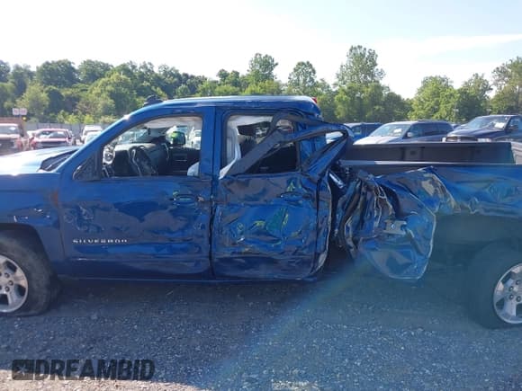 ✅ 2019 Chevrolet Silverado 1500 LT • VIN: 2GCVKPECXK1175049 • Lot: 42763309. Wystawiony na IAAI z przebiegiem 138 069 mil. Bezpłatny archiwum sprzedaży aukcyjnych z USA i szczegółowy raport historii pojazdu na DreamBid. Zdjęcie 14.