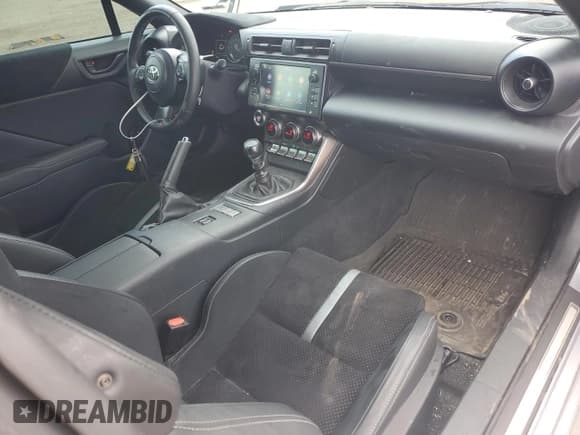 ✅ 2024 Toyota 86 Premium • VIN: JF1ZNBE10R9760496 • Lot: 66363925. Wystawiony na Copart z przebiegiem 13 044 mil. Bezpłatny archiwum sprzedaży aukcyjnych z USA i szczegółowy raport historii pojazdu na DreamBid. Zdjęcie 8.