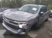 2026 Chevrolet Silverado 1500 LT z VIN 3GCUKDED5TG116874, wystawiony jako IAAI lot #43568713 z przebiegiem 1 845 mil mil oraz . Historia ofert i sprzedaży dostępna na DreamBid. Obrazek 2.