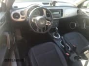 ✅ 2014 Volkswagen Beetle 1.8T • VIN: 3VWJ17AT0EM634798 • Lot: 92348755. Wystawiony na Copart z przebiegiem 95 806 mil. Bezpłatny archiwum sprzedaży aukcyjnych z USA i szczegółowy raport historii pojazdu na DreamBid. Zdjęcie 8.