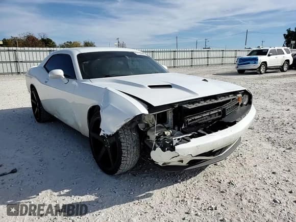 ✅ 2015 Dodge Challenger SXT Plus • VIN: 2C3CDZBG4FH733581 • Lot: 91532085. Wystawiony na Copart z przebiegiem 91 291 mil. Bezpłatny archiwum sprzedaży aukcyjnych z USA i szczegółowy raport historii pojazdu na DreamBid. Zdjęcie 13.