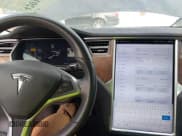 ✅ 2017 Tesla Model S 100D • VIN: 5YJSA1E28HF188981 • Lot: 42010115. Wystawiony na IAAI z przebiegiem 76 327 mil. Bezpłatny archiwum sprzedaży aukcyjnych z USA i szczegółowy raport historii pojazdu na DreamBid. Zdjęcie 7.