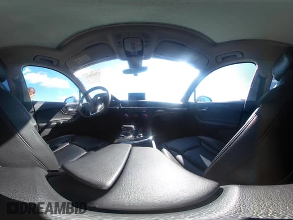 ✅ 2018 Audi Q7 Premium Plus • VIN: WA1LAAF71JD051158 • Lot: 42669842. Wystawiony na IAAI z przebiegiem 86 904 mil. Bezpłatny archiwum sprzedaży aukcyjnych z USA i szczegółowy raport historii pojazdu na DreamBid. Zdjęcie 18.