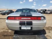 ✅ 2010 Dodge Challenger SE • VIN: 2B3CJ4DV1AH282963 • Lot: 69782404. Wystawiony na Copart z przebiegiem 85 618 mil. Bezpłatny archiwum sprzedaży aukcyjnych z USA i szczegółowy raport historii pojazdu na DreamBid. Zdjęcie 6.