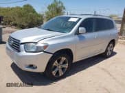 ✅ 2010 Toyota Highlander Sport • VIN: 5TDXK3EH4AS002230 • Лот: 42443643. Опубликован ранее на IAAI с пробегом 156 272 миль. Бесплатный доступ к архиву аукционных продаж из США и подробный отчёт об истории автомобиля на DreamBid. Изображение 2.