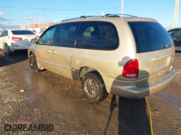 ✅ 2000 Chrysler Town & Country LX • VIN: 1C4GP44G4YB706395 • Lot: 43800840. Listed on IAAI with 149,459 mi. Free auction sales archive from the USA and detailed vehicle history report at DreamBid. Image 3.