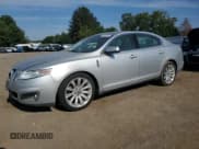 ✅ 2009 Lincoln MKS • VIN: 1LNHM94R59G628432 • Лот: 80341005. Опубликован ранее на Copart с пробегом 116 622 миль. Бесплатный доступ к архиву аукционных продаж из США и подробный отчёт об истории автомобиля на DreamBid. Изображение 1.
