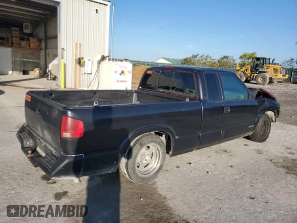 ✅ 1994 Chevrolet S-10 LS • VIN: 1GCCS19Z6R8207201 • Lot: 90338075. Wystawiony na Copart z przebiegiem 201 517 mil. Bezpłatny archiwum sprzedaży aukcyjnych z USA i szczegółowy raport historii pojazdu na DreamBid. Zdjęcie 3.