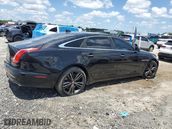 ✅ 2019 Jaguar XJ Supercharged • VIN: SAJWA2GE4KMW22490 • Лот: 57038815. Опубликован ранее на Copart с пробегом 39 602 миль. Бесплатный доступ к архиву аукционных продаж из США и подробный отчёт об истории автомобиля на DreamBid. Изображение 3.