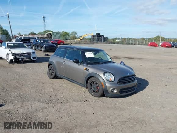 2013 MINI Hardtop с VIN WMWSU3C50DT677525, выставлен на аукционе IAAI как лот 43351618 с пробегом 111 310 миль миль и . История ставок и продаж доступна на DreamBid. Изображение 1.