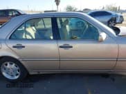 ✅ 2000 Mercedes-Benz C 230 Kompressor • VIN: WDBHA24G9YA856825 • Lot: 41418925. Wystawiony na IAAI z przebiegiem 99 616 mil. Bezpłatny archiwum sprzedaży aukcyjnych z USA i szczegółowy raport historii pojazdu na DreamBid. Zdjęcie 13.