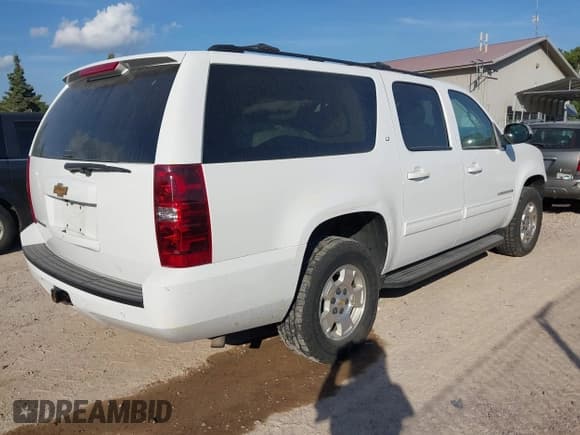 ✅ 2014 Chevrolet Suburban LT • VIN: 1GNSKJE7XER207987 • Lot: 43375552. Listed on IAAI with 146,389 mi. Free auction sales archive from the USA and detailed vehicle history report at DreamBid. Image 4.