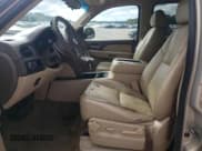 ✅ 2009 Chevrolet Suburban 2LT • VIN: 1GNGC56K99R109889 • Lot: 90428285. Wystawiony na Copart z przebiegiem 389 855 mil. Bezpłatny archiwum sprzedaży aukcyjnych z USA i szczegółowy raport historii pojazdu na DreamBid. Zdjęcie 7.