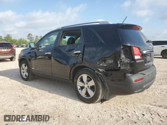 ✅ 2013 Kia Sorento EX • VIN: 5XYKUDA6XDG384182 • Lot: 56957045. Listed on Copart with 154,873 mi. Free auction sales archive from the USA and detailed vehicle history report at DreamBid. Image 2.