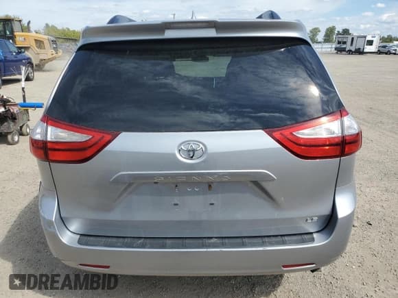 ✅ 2018 Toyota Sienna LE • VIN: 5TDKZ3DC0JS947073 • Lot: 71878525. Listed on Copart with 91,322 mi. Free auction sales archive from the USA and detailed vehicle history report at DreamBid. Image 6.