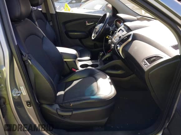 2013 Hyundai Tucson GLS z VIN KM8JU3AC7DU689161, wystawiony jako IAAI lot #40488245 z przebiegiem 109 544 mil mil oraz . Historia ofert i sprzedaży dostępna na DreamBid. Obrazek 5.