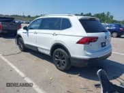 ✅ 2022 Volkswagen Tiguan SE • VIN: 3VV2B7AX2NM096940 • Lot: 42850064. Wystawiony na IAAI z przebiegiem 52 304 mil. Bezpłatny archiwum sprzedaży aukcyjnych z USA i szczegółowy raport historii pojazdu na DreamBid. Zdjęcie 3.
