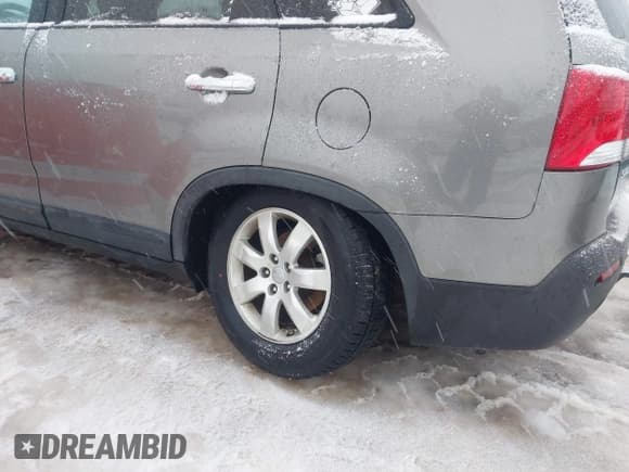 ✅ 2013 Kia Sorento LX • VIN: 5XYKTDA26DG336047 • Lot: 43902515. Listed on IAAI with 152,671 mi. Free auction sales archive from the USA and detailed vehicle history report at DreamBid. Image 6.