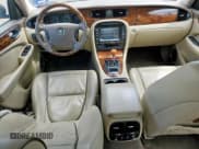 ✅ 2006 Jaguar XJ Vanden Plas • VIN: SAJWA82B16SH06514 • Lot: 60858015. Wystawiony na Copart z przebiegiem 124 132 mil. Bezpłatny archiwum sprzedaży aukcyjnych z USA i szczegółowy raport historii pojazdu na DreamBid. Zdjęcie 8.