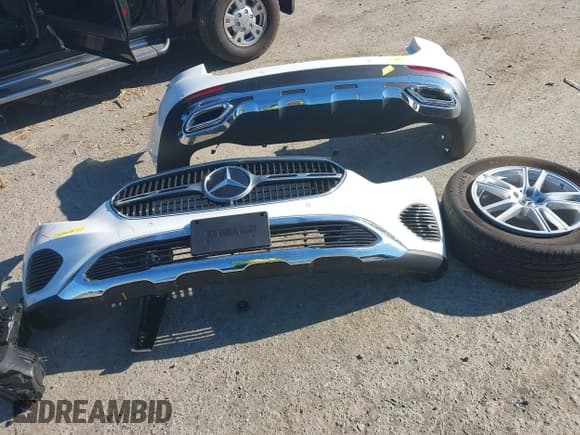 ✅ 2025 Mercedes-Benz GLC 300 • VIN: W1NKM4HB6SF345438 • Lot: 42950970. Wystawiony na IAAI z przebiegiem 923 mil. Bezpłatny archiwum sprzedaży aukcyjnych z USA i szczegółowy raport historii pojazdu na DreamBid. Zdjęcie 12.