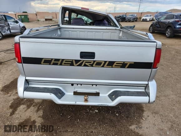 ✅ 1994 Chevrolet S-10 LS • VIN: 1GCCS19Z2R8154903 • Lot: 71016485. Wystawiony na Copart z przebiegiem 56 478 mil. Bezpłatny archiwum sprzedaży aukcyjnych z USA i szczegółowy raport historii pojazdu na DreamBid. Zdjęcie 6.