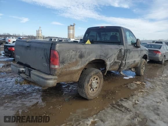 ✅ 2005 Ford F-250 XL • VIN: 1FTNF21505EC75291 • Lot: 88982815. Wystawiony na Copart z przebiegiem Nie podano. Bezpłatny archiwum sprzedaży aukcyjnych z USA i szczegółowy raport historii pojazdu na DreamBid. Zdjęcie 3.