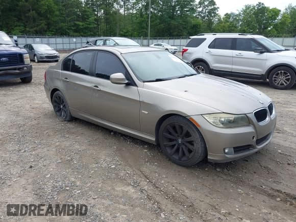 ✅ 2011 BMW 3 Series 328i • VIN: WBAPH7G57BNN06445 • Lot: 42493260. Wystawiony na IAAI z przebiegiem 172 413 mil. Bezpłatny archiwum sprzedaży aukcyjnych z USA i szczegółowy raport historii pojazdu na DreamBid. Zdjęcie 1.